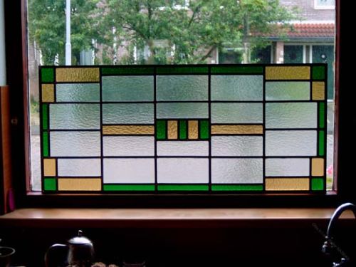 Voor een project in Almere is dit een van de glas in lood ramen die wij in ons atelier gemaakt hebben.